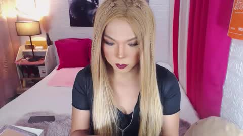 Snapshot of commanderofsexx chatting on October 23, 9:46 am QUEEN SABRINA online show from October 23, 9:46 am
