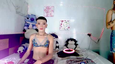 Snapshot of couple_sweet1016 chatting on October 9, 12:01 am ALEXA KIM online show from October 9, 12:01 am
