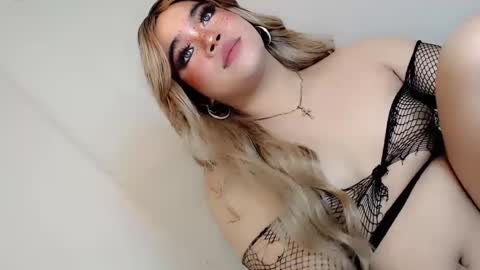 Snapshot of crazy_vixen chatting on February 10, 6:56 pm Hot Ayisha online show from February 10, 6:56 pm