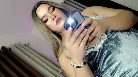 Hot Ayisha online show from October 11, 7:05 pm