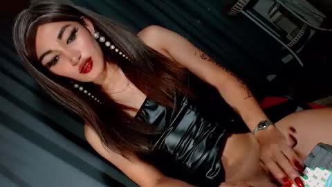 Snapshot of creamycum_celinexxx chatting on January 18, 2:29 am Celine online show from January 18, 2:29 am