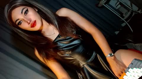 Snapshot of creamycum_celinexxx chatting on January 24, 4:39 pm Celine online show from January 24, 4:39 pm