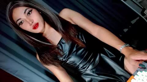 Snapshot of creamycum_celinexxx chatting on January 28, 5:35 pm Celine online show from January 28, 5:35 pm