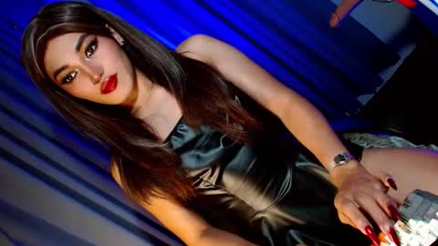 Snapshot of creamycum_celinexxx chatting on February 10, 4:58 pm Celine online show from February 10, 4:58 pm