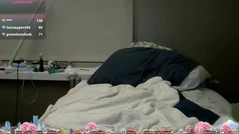Snapshot of cuddleavenue chatting on October 7, 2:01 am cuddleavenue online show from October 7, 2:01 am