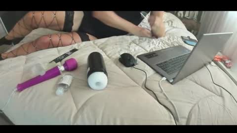 Snapshot of curious_cammer chatting on September 15, 12:10 pm Tatjana online show from September 15, 12:10 pm