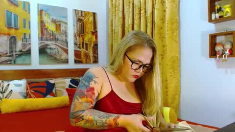 Snapshot of curvycherry4u chatting on March 8, 2:45 am C H E R R Y online show from March 8, 2:45 am