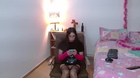 Snapshot of cute_femboy420 chatting on March 6, 2:03 am Valeria Vergara online show from March 6, 2:03 am