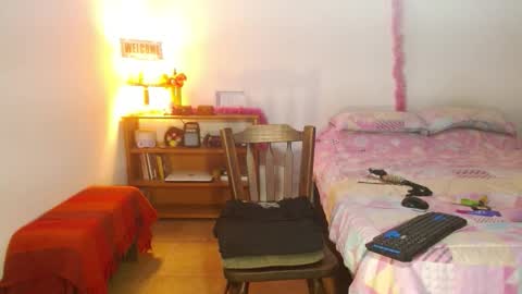 Snapshot of cute_femboy420 chatting on October 4, 1:17 am Valeria Vergara online show from October 4, 1:17 am