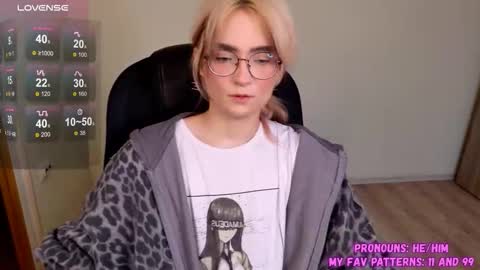 Snapshot of cute_yuki_kun chatting on September 30, 7:41 am the goal is 50 thumbs up online show from September 30, 7:41 am