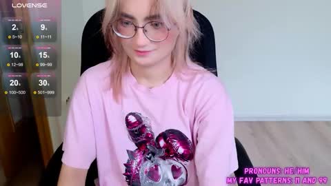 Snapshot of cute_yuki_kun chatting on October 9, 7:10 am the goal is 50 thumbs up online show from October 9, 7:10 am