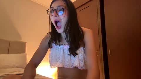Snapshot of cutiepiemiu chatting on December 20, 2:41 am cutiepiemiu - online show from December 20, 2:41 am