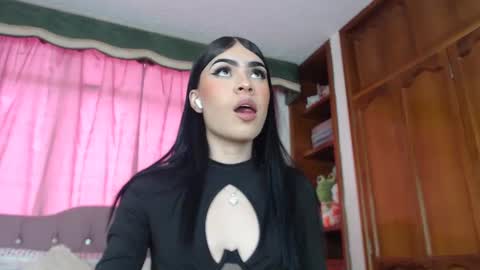 Snapshot of cuttebabe_ chatting on March 10, 8:12 pm Sophia online show from March 10, 8:12 pm