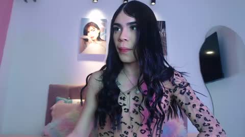 Snapshot of cuttebabe_ chatting on September 17, 12:15 am Sophia online show from September 17, 12:15 am
