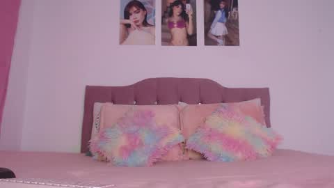 Snapshot of cuttebabe_ chatting on October 8, 12:01 am Sophia online show from October 8, 12:01 am