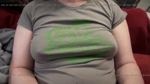 Snapshot of dairystation chatting on January 6, 7:02 pm Mx Mommy Moo online show from January 6, 7:02 pm