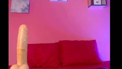 Snapshot of daisytaylor_ chatting on February 19, 2:44 am Daisy online show from February 19, 2:44 am