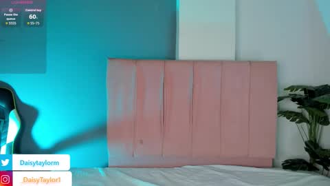 Snapshot of daisytaylor_ chatting on October 9, 12:50 pm Daisy online show from October 9, 12:50 pm