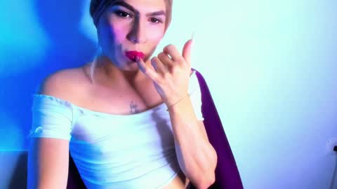 Snapshot of dani_lovet1 chatting on December 22, 12:39 am dani online show from December 22, 12:39 am