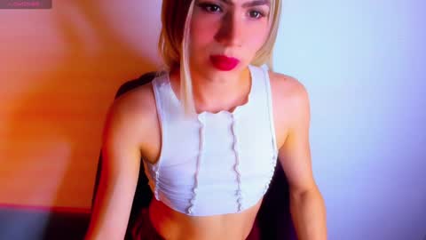 Snapshot of dani_lovet1 chatting on December 27, 4:33 pm dani online show from December 27, 4:33 pm