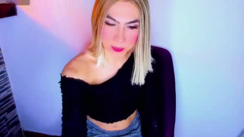 Snapshot of dani_lovet1 chatting on February 9, 7:16 am dani online show from February 9, 7:16 am