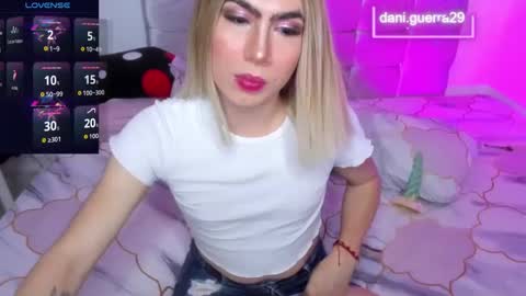 Snapshot of dani_lovet1 chatting on September 17, 4:17 am dani online show from September 17, 4:17 am