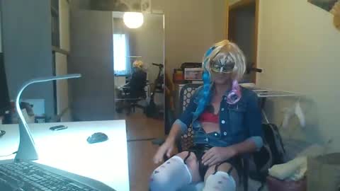 newcumer online show from December 18, 8:09 am