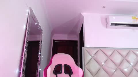 Snapshot of dannadoll69 chatting on December 11, 9:45 pm Dannamunoz130 online show from December 11, 9:45 pm
