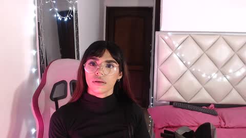 Snapshot of dannadoll69 chatting on December 17, 11:17 am Dannamunoz130 online show from December 17, 11:17 am