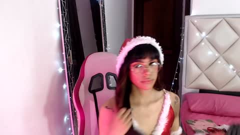 Snapshot of dannadoll69 chatting on December 26, 11:54 am Dannamunoz130 online show from December 26, 11:54 am