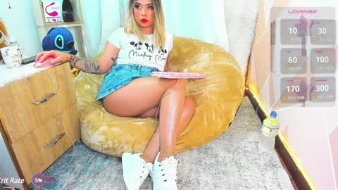 Snapshot of dannia_13 chatting on January 10, 11:39 pm dannia_13 online show from January 10, 11:39 pm