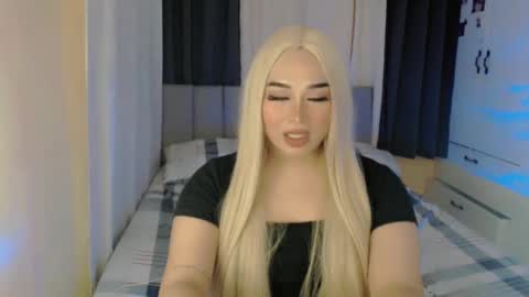Snapshot of darcy_world chatting on December 7, 5:15 pm DARCY online show from December 7, 5:15 pm