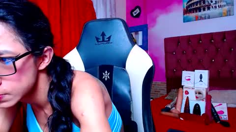 Snapshot of daslytsroze chatting on February 11, 5:05 am Dasly online show from February 11, 5:05 am