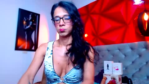 Snapshot of daslytsroze chatting on September 23, 1:44 am Dasly online show from September 23, 1:44 am