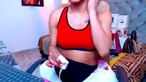 Snapshot of daslytsroze chatting on October 8, 2:02 am Dasly online show from October 8, 2:02 am