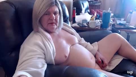 Snapshot of dawndoesall chatting on January 11, 5:51 pm dawndoesall online show from January 11, 5:51 pm