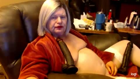 Snapshot of dawndoesall chatting on January 19, 3:08 am dawndoesall online show from January 19, 3:08 am