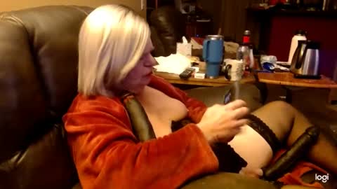 Snapshot of dawndoesall chatting on January 22, 4:23 am dawndoesall online show from January 22, 4:23 am