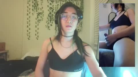 deciduousdoll online show from November 22, 6:59 am