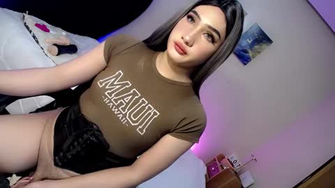 Snapshot of deluxetgirl69 chatting on December 7, 1:30 am Chesca online show from December 7, 1:30 am