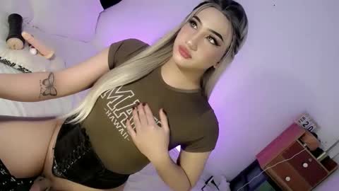 Snapshot of deluxetgirl69 chatting on February 21, 2:48 pm Chesca online show from February 21, 2:48 pm