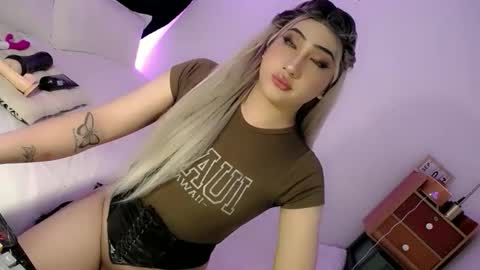 Snapshot of deluxetgirl69 chatting on September 13, 9:26 am Chesca online show from September 13, 9:26 am