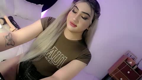 Snapshot of deluxetgirl69 chatting on October 6, 8:58 am Chesca online show from October 6, 8:58 am