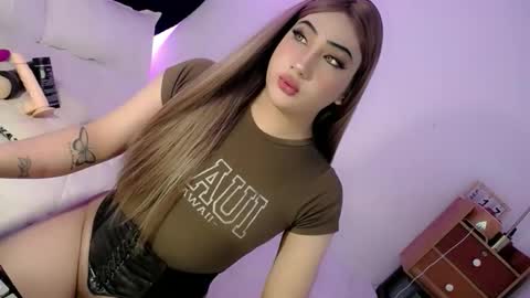 Snapshot of deluxetgirl69 chatting on October 7, 9:10 am Chesca online show from October 7, 9:10 am