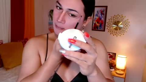 Snapshot of destenierose chatting on December 11, 1:07 am destenierose online show from December 11, 1:07 am