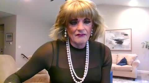 Snapshot of dianeheels chatting on January 8, 2:35 pm dianeheels online show from January 8, 2:35 pm