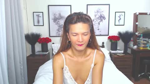 Snapshot of diense17 chatting on February 3, 1:09 am Dennesse online show from February 3, 1:09 am