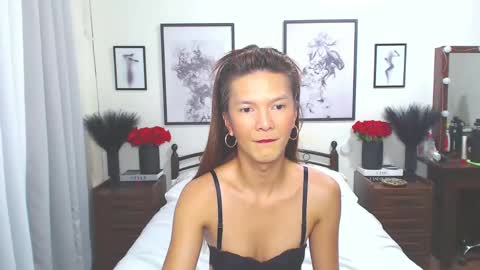 Snapshot of diense17 chatting on February 7, 12:42 am Dennesse online show from February 7, 12:42 am