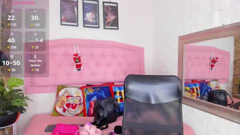 Snapshot of diosaa_golden chatting on December 21, 8:43 pm DIOSA online show from December 21, 8:43 pm