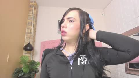 Snapshot of diosaa_golden chatting on February 5, 8:14 pm DIOSA online show from February 5, 8:14 pm
